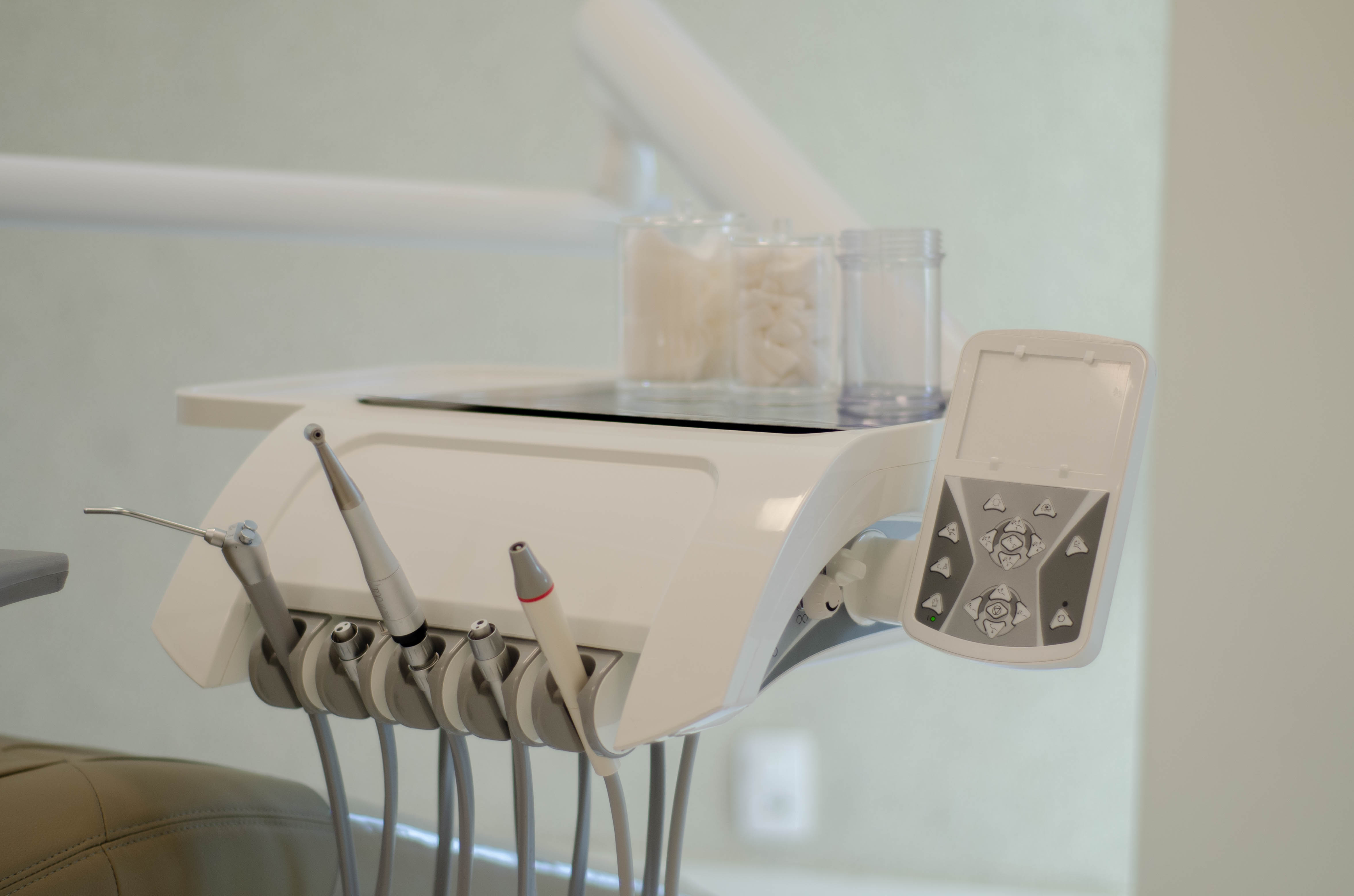 Equipamentos odontológicos modernos da Lilium’s Odontologia.